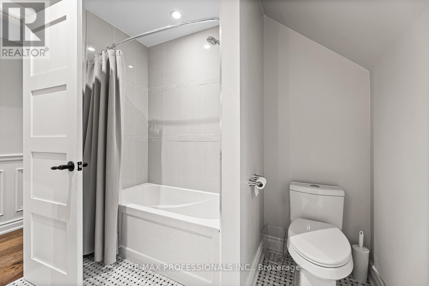 2446 Hammond Road, Mississauga, Ontario  L5K 1T2 - Photo 24 - W12435756