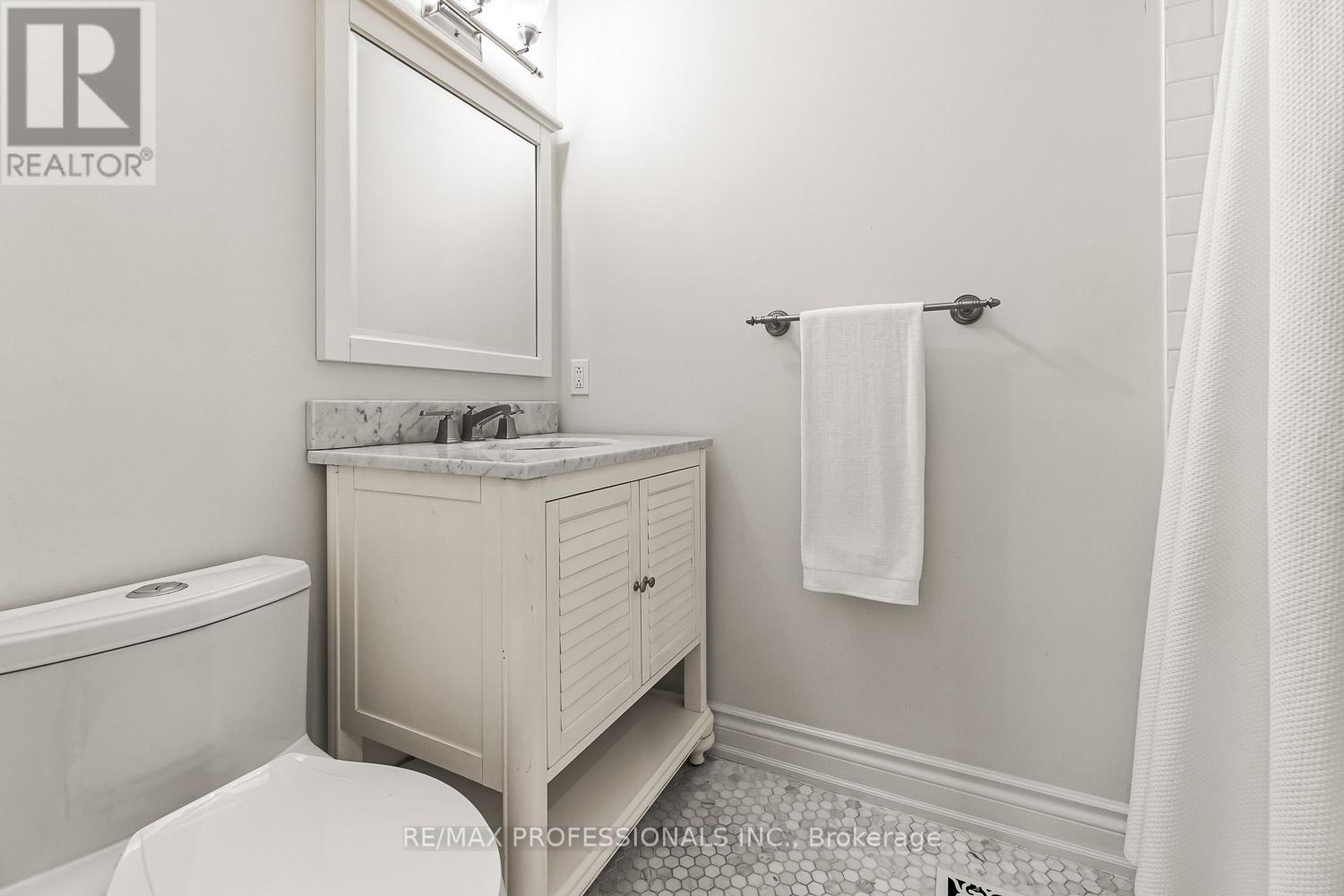 2446 Hammond Road, Mississauga, Ontario  L5K 1T2 - Photo 32 - W12435756