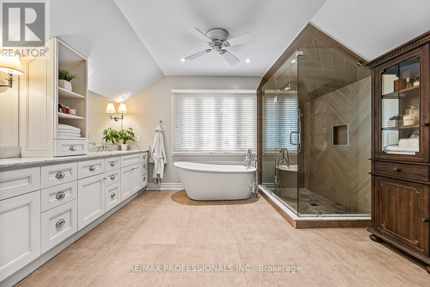 2446 Hammond Road, Mississauga, Ontario  L5K 1T2 - Photo 36 - W12435756