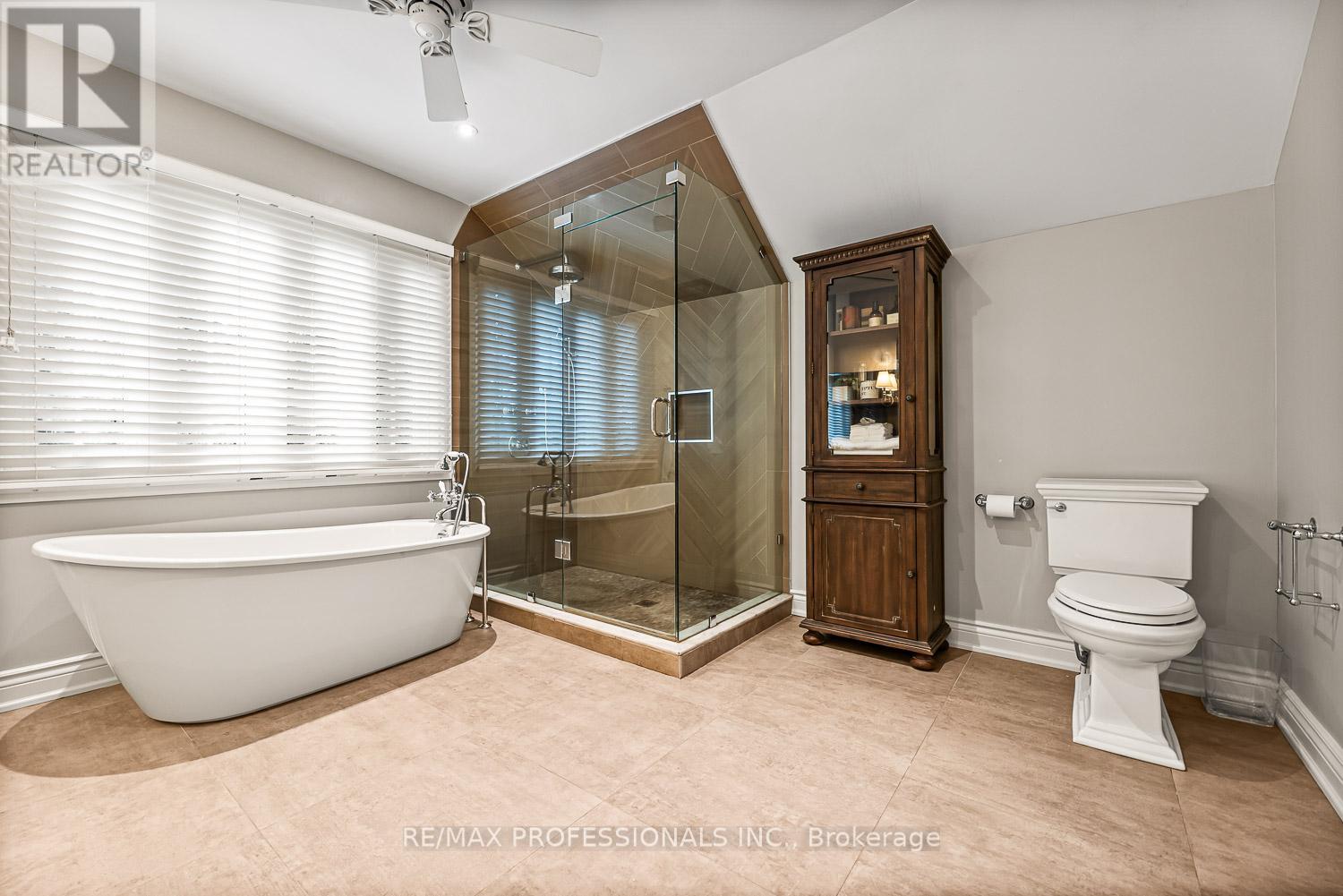 2446 Hammond Road, Mississauga, Ontario  L5K 1T2 - Photo 37 - W12435756