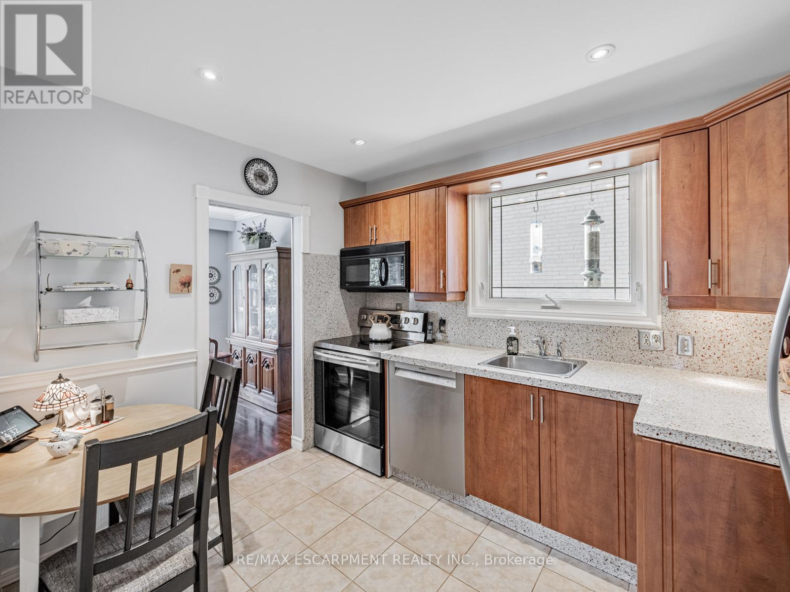 1483 Karenza Road, Mississauga, Ontario  L5J 3W3 - Photo 13 - W12435763