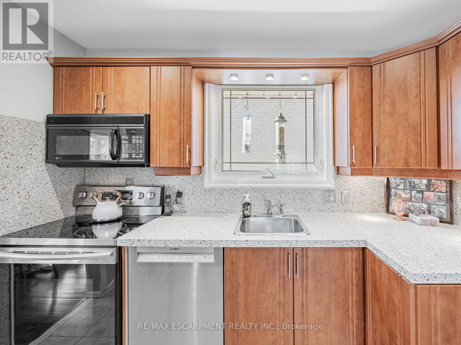 1483 Karenza Road, Mississauga, Ontario  L5J 3W3 - Photo 14 - W12435763