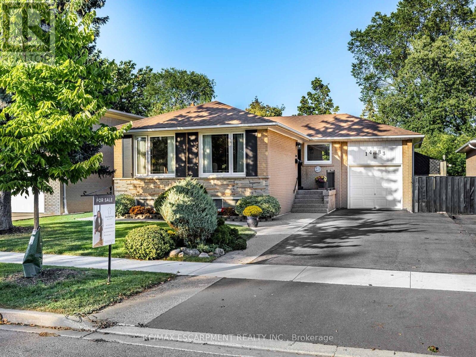 1483 Karenza Road, Mississauga, Ontario  L5J 3W3 - Photo 3 - W12435763