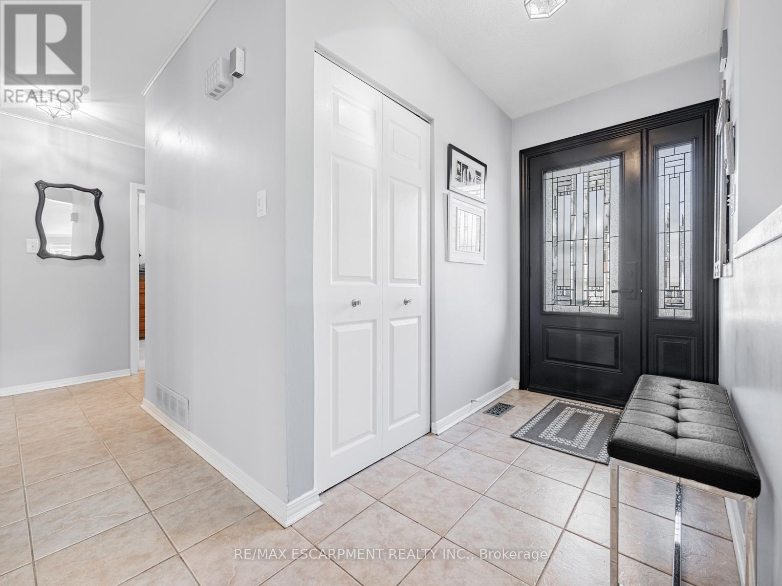 1483 Karenza Road, Mississauga, Ontario  L5J 3W3 - Photo 4 - W12435763