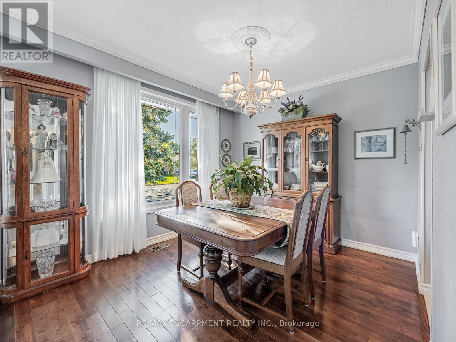 1483 Karenza Road, Mississauga, Ontario  L5J 3W3 - Photo 9 - W12435763