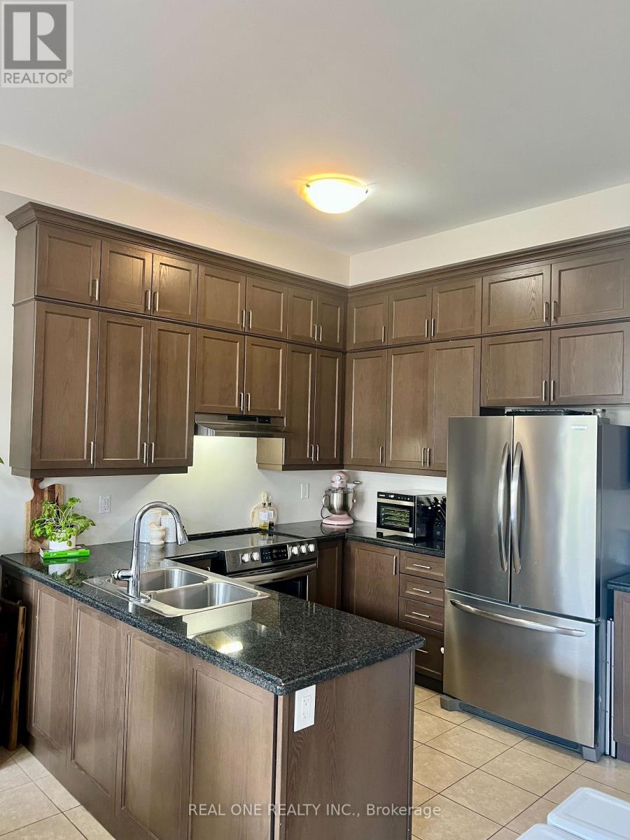 250 Niagara Trail, Halton Hills, Ontario  L7G 0A7 - Photo 12 - W12435772