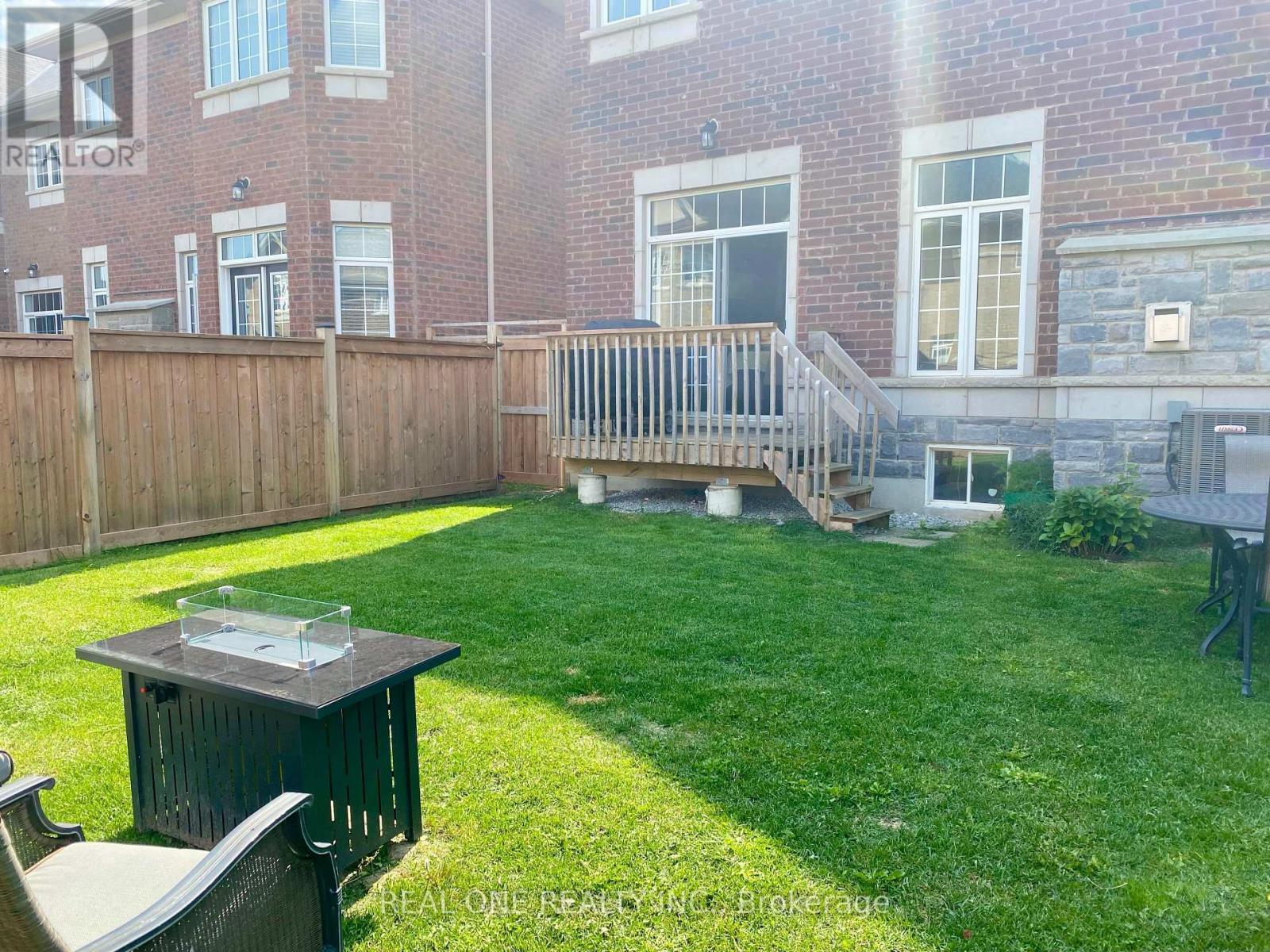 250 Niagara Trail, Halton Hills, Ontario  L7G 0A7 - Photo 36 - W12435772