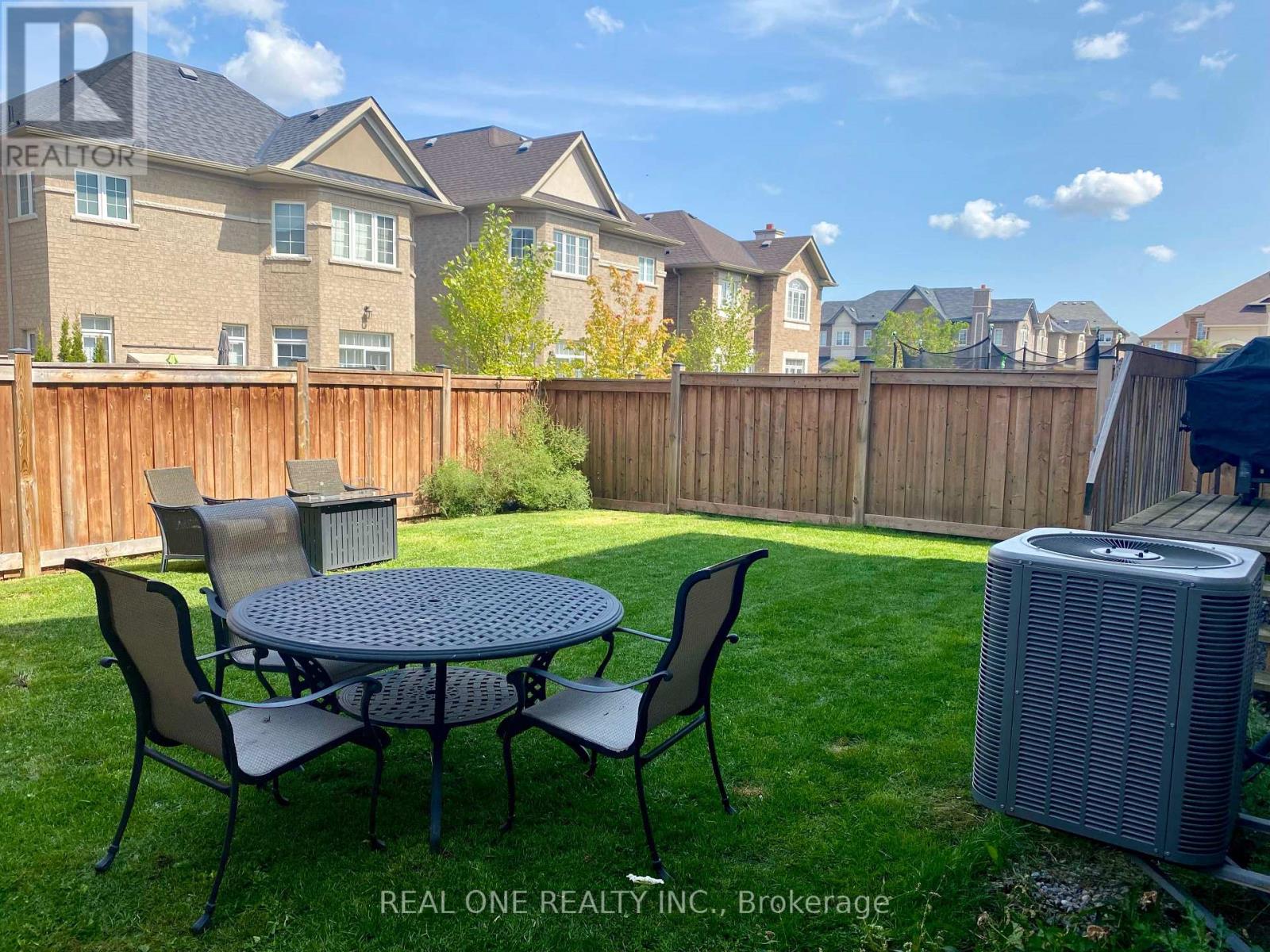 250 Niagara Trail, Halton Hills, Ontario  L7G 0A7 - Photo 37 - W12435772