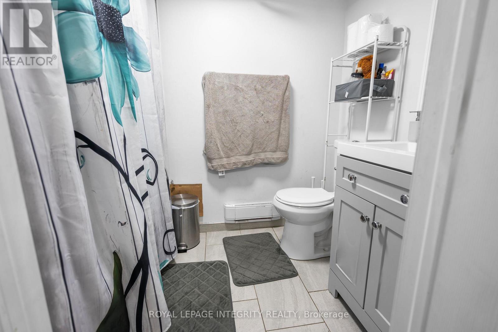 215 Baribeau Street, Ottawa, Ontario  K1L 7R5 - Photo 9 - X12435781
