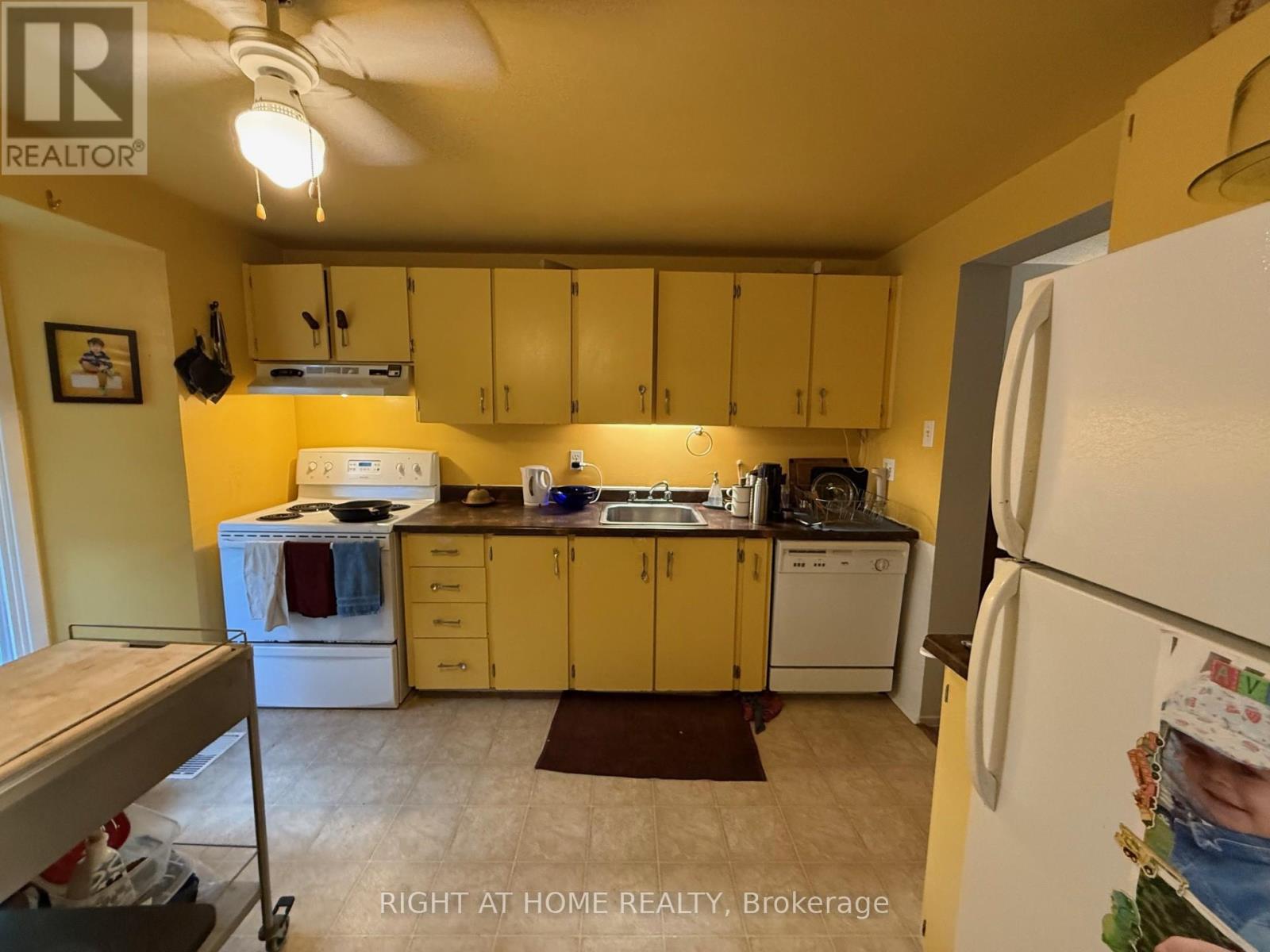 1227 Priory Lane, Ottawa, Ontario  K1C 1Z8 - Photo 2 - X12435789