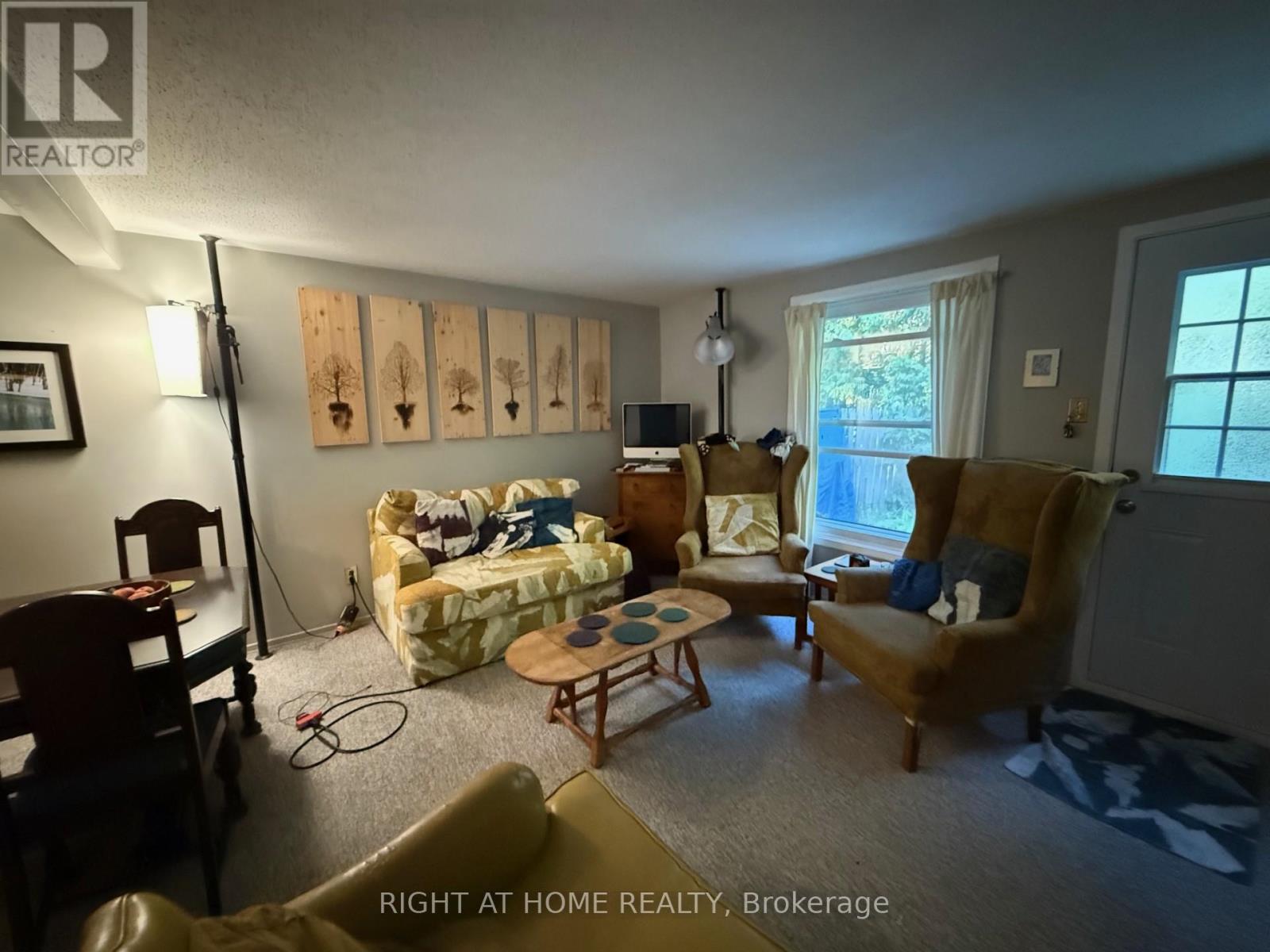 1227 Priory Lane, Ottawa, Ontario  K1C 1Z8 - Photo 3 - X12435789