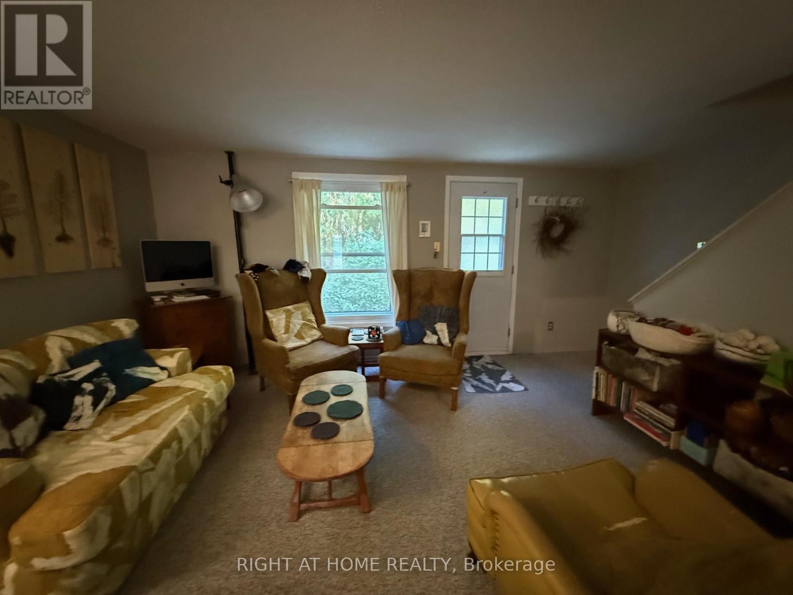 1227 Priory Lane, Ottawa, Ontario  K1C 1Z8 - Photo 4 - X12435789