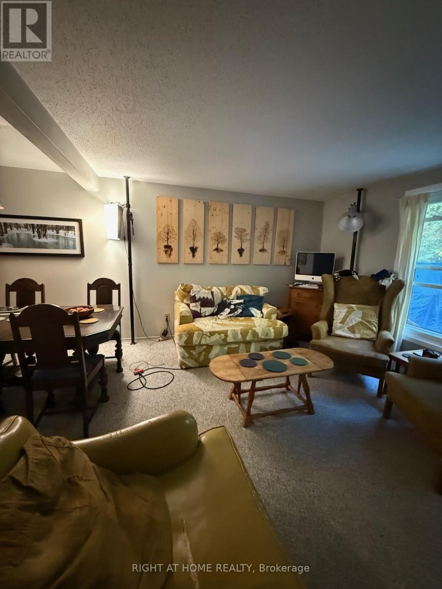 1227 Priory Lane, Ottawa, Ontario  K1C 1Z8 - Photo 7 - X12435789