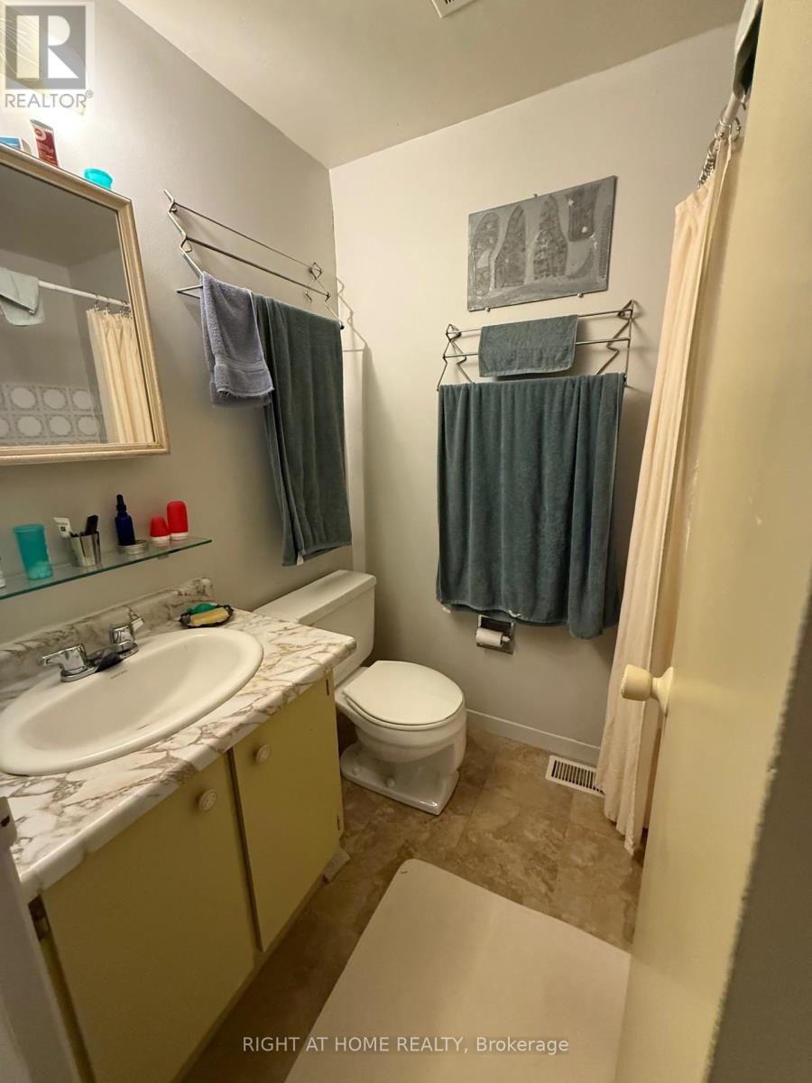 1227 Priory Lane, Ottawa, Ontario  K1C 1Z8 - Photo 9 - X12435789