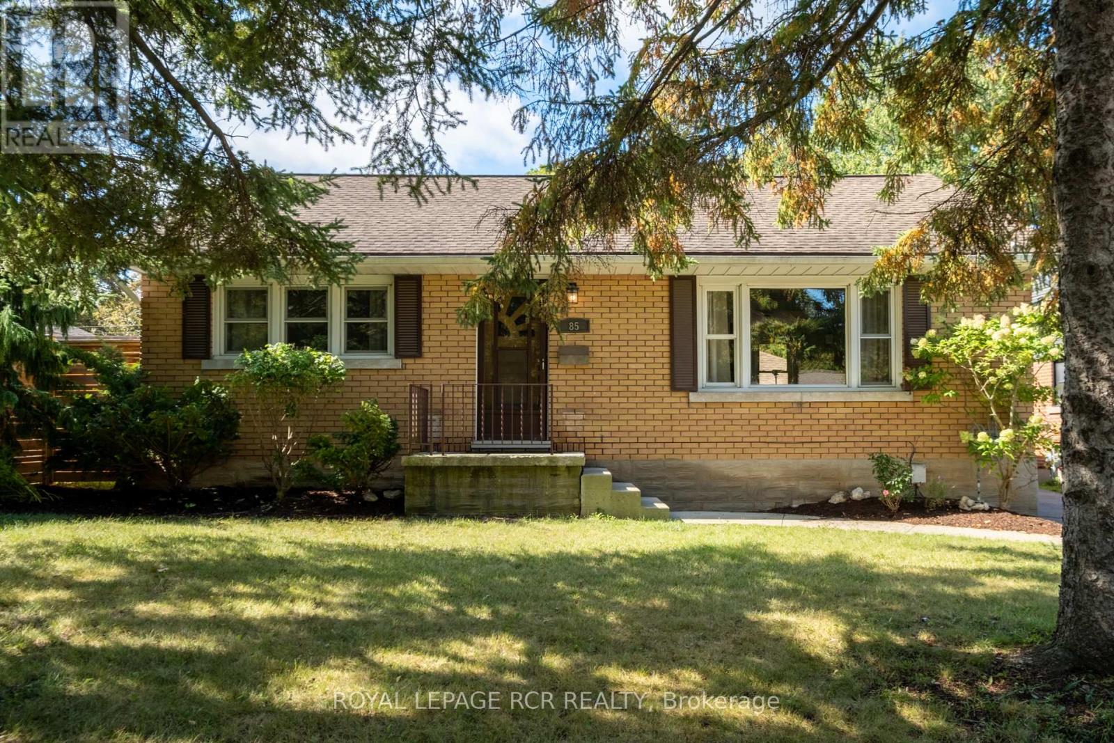 85 Ellis Crescent S, Waterloo, Ontario  N2J 2B8 - Photo 1 - X12435759