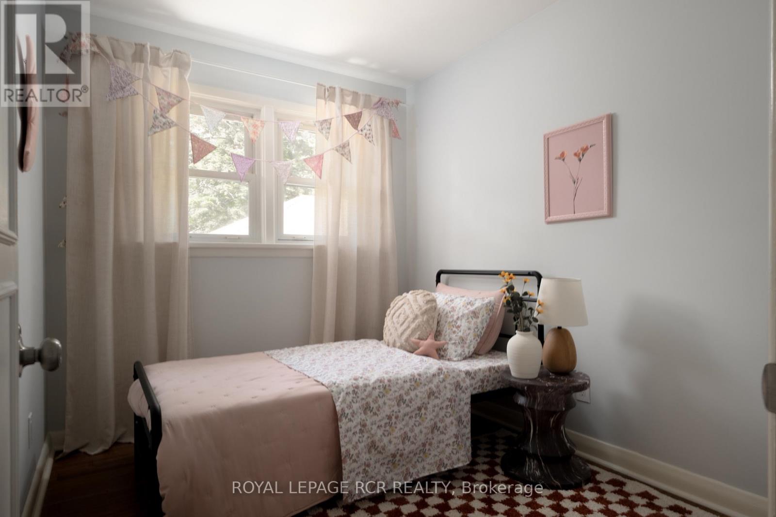 85 Ellis Crescent S, Waterloo, Ontario  N2J 2B8 - Photo 15 - X12435759