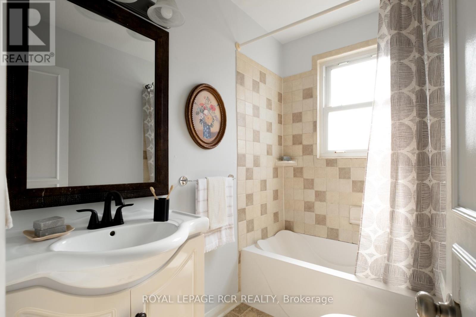 85 Ellis Crescent S, Waterloo, Ontario  N2J 2B8 - Photo 20 - X12435759