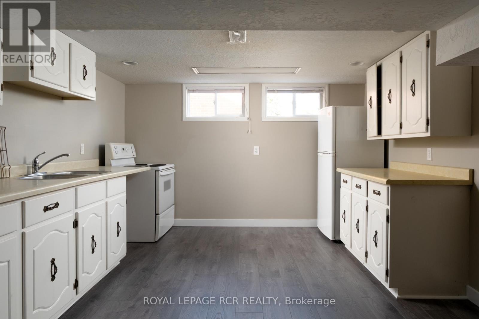 85 Ellis Crescent S, Waterloo, Ontario  N2J 2B8 - Photo 30 - X12435759