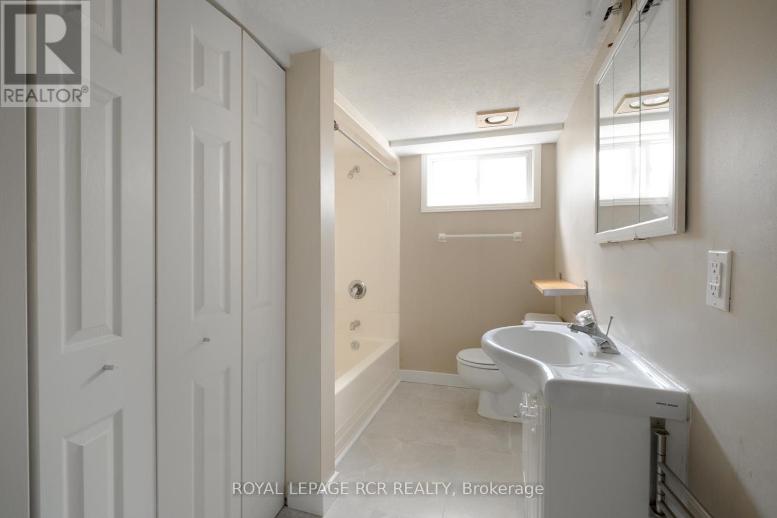85 Ellis Crescent S, Waterloo, Ontario  N2J 2B8 - Photo 32 - X12435759
