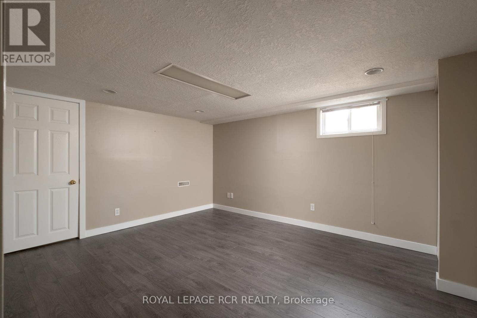 85 Ellis Crescent S, Waterloo, Ontario  N2J 2B8 - Photo 33 - X12435759