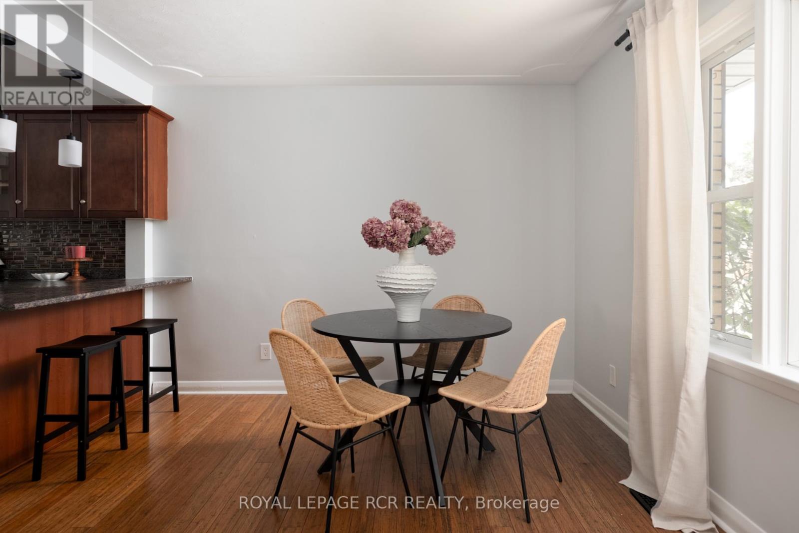 85 Ellis Crescent S, Waterloo, Ontario  N2J 2B8 - Photo 5 - X12435759