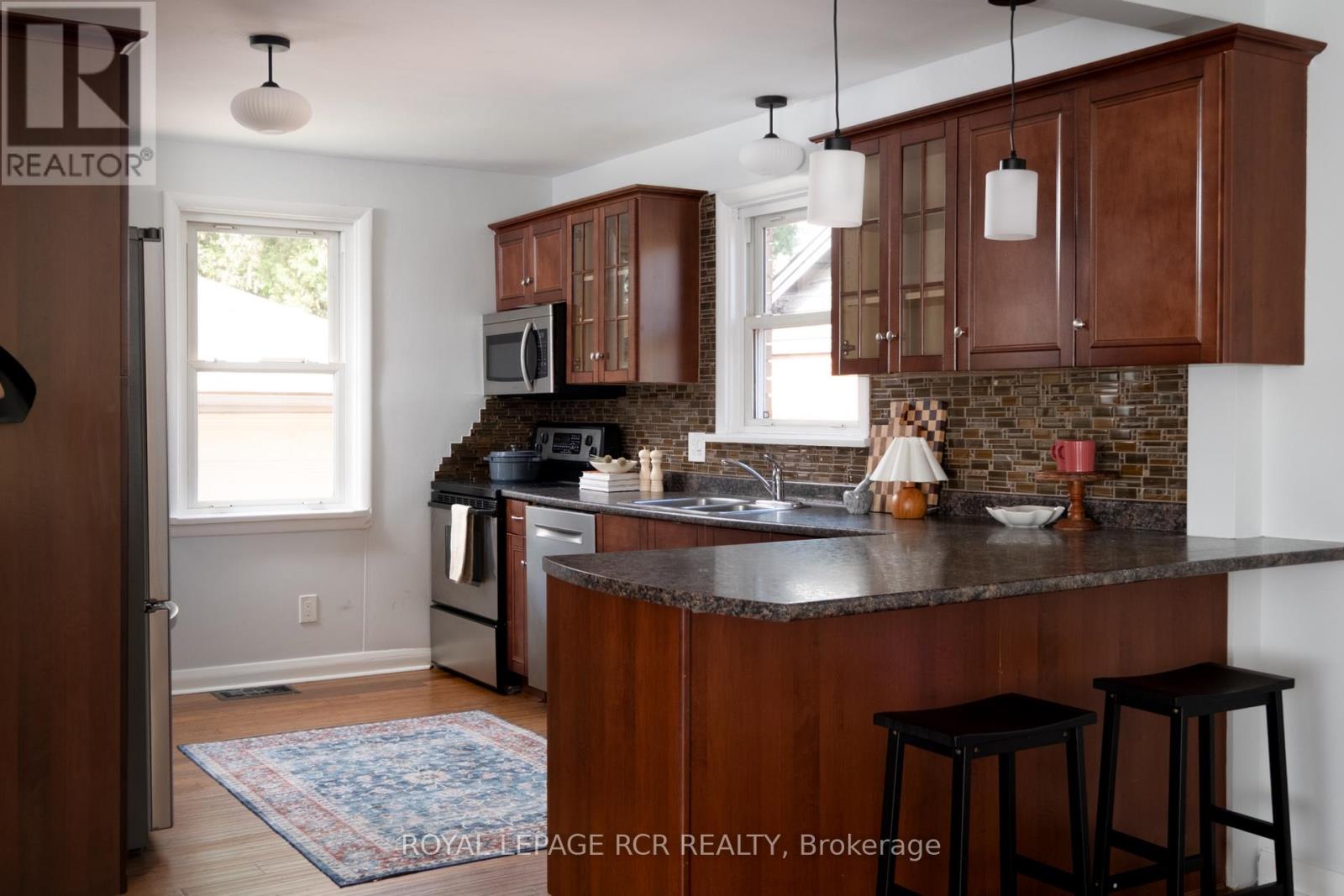 85 Ellis Crescent S, Waterloo, Ontario  N2J 2B8 - Photo 6 - X12435759