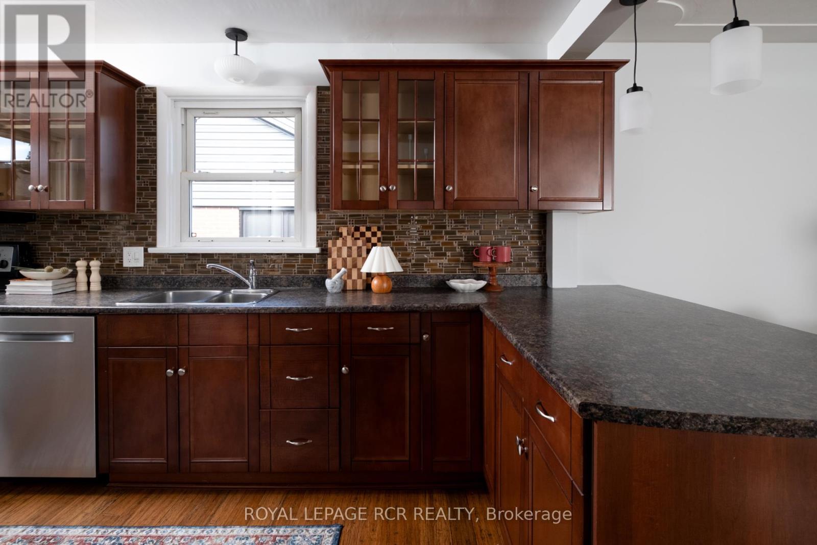 85 Ellis Crescent S, Waterloo, Ontario  N2J 2B8 - Photo 7 - X12435759