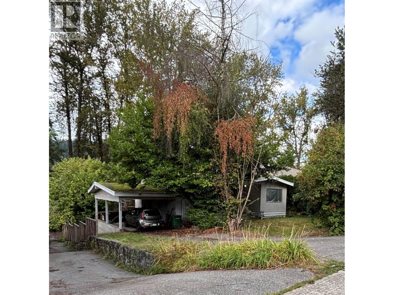 2529 Larkin Court, Burnaby, British Columbia  V3J 1E1 - Photo 3 - R3053012
