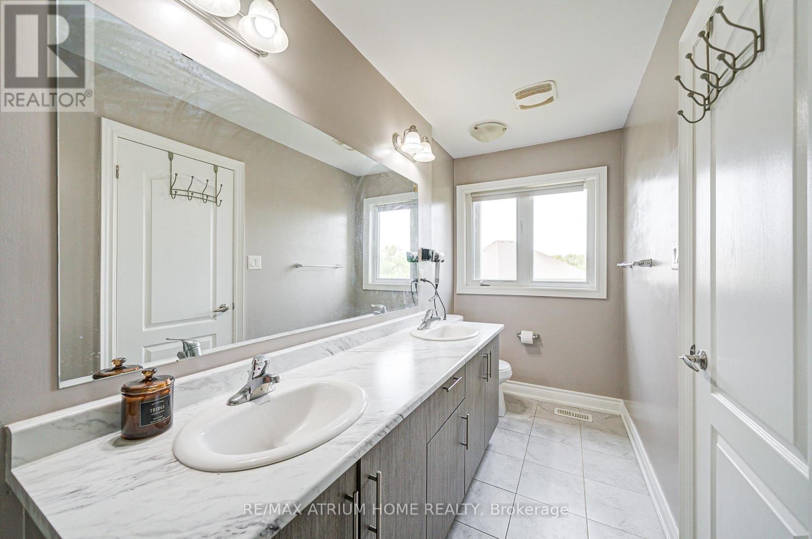 24 Briarfield Avenue, East Gwillimbury, Ontario  L9N 0P5 - Photo 25 - N12435787