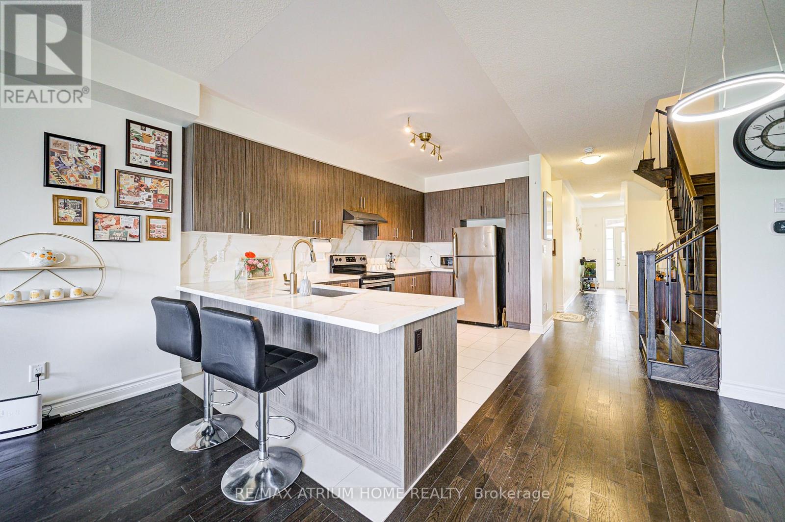 24 Briarfield Avenue, East Gwillimbury, Ontario  L9N 0P5 - Photo 9 - N12435787
