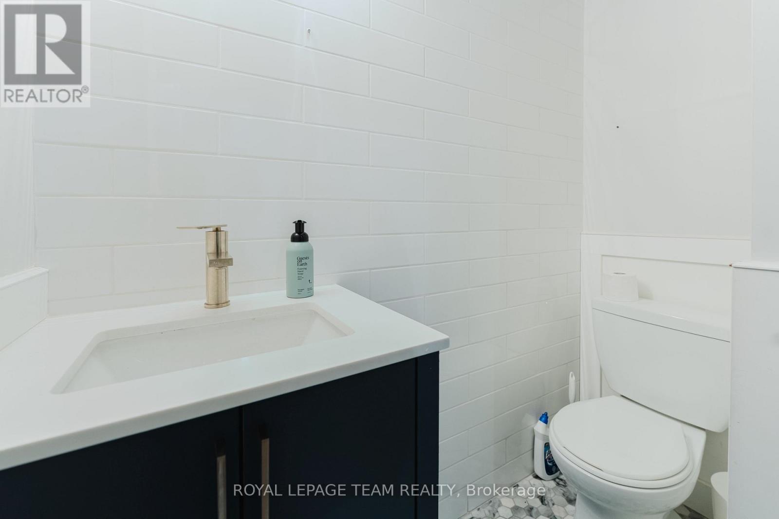 Unit 7 - 75 Elgin Street W, Arnprior, Ontario  K7S 3T9 - Photo 12 - X12435793