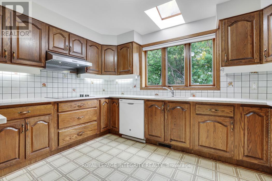 2291 Courtice Avenue E, Ottawa, Ontario  K1H 7G7 - Photo 12 - X12435805