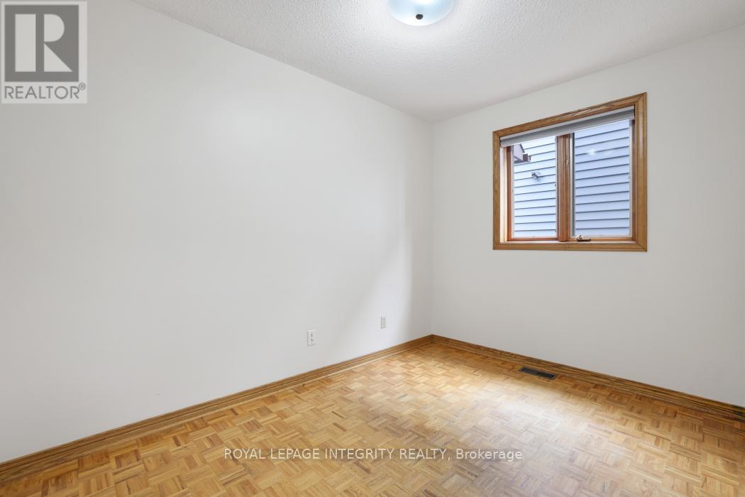 2291 Courtice Avenue E, Ottawa, Ontario  K1H 7G7 - Photo 15 - X12435805