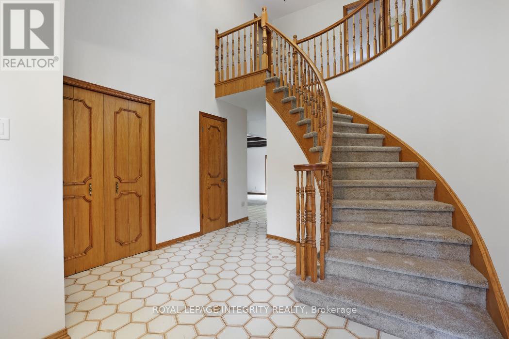 2291 Courtice Avenue E, Ottawa, Ontario  K1H 7G7 - Photo 4 - X12435805