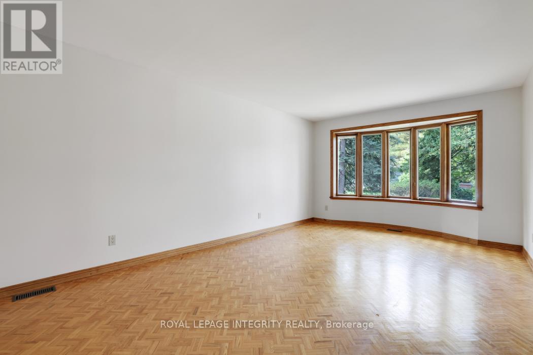 2291 Courtice Avenue E, Ottawa, Ontario  K1H 7G7 - Photo 5 - X12435805