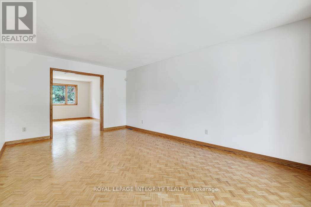2291 Courtice Avenue E, Ottawa, Ontario  K1H 7G7 - Photo 6 - X12435805