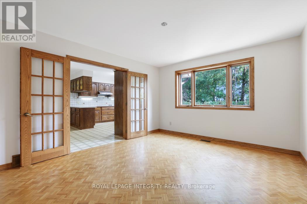 2291 Courtice Avenue E, Ottawa, Ontario  K1H 7G7 - Photo 8 - X12435805