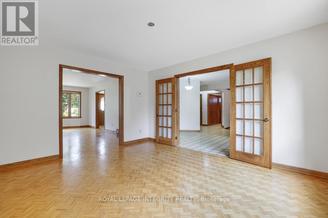 2291 Courtice Avenue E, Ottawa, Ontario  K1H 7G7 - Photo 9 - X12435805