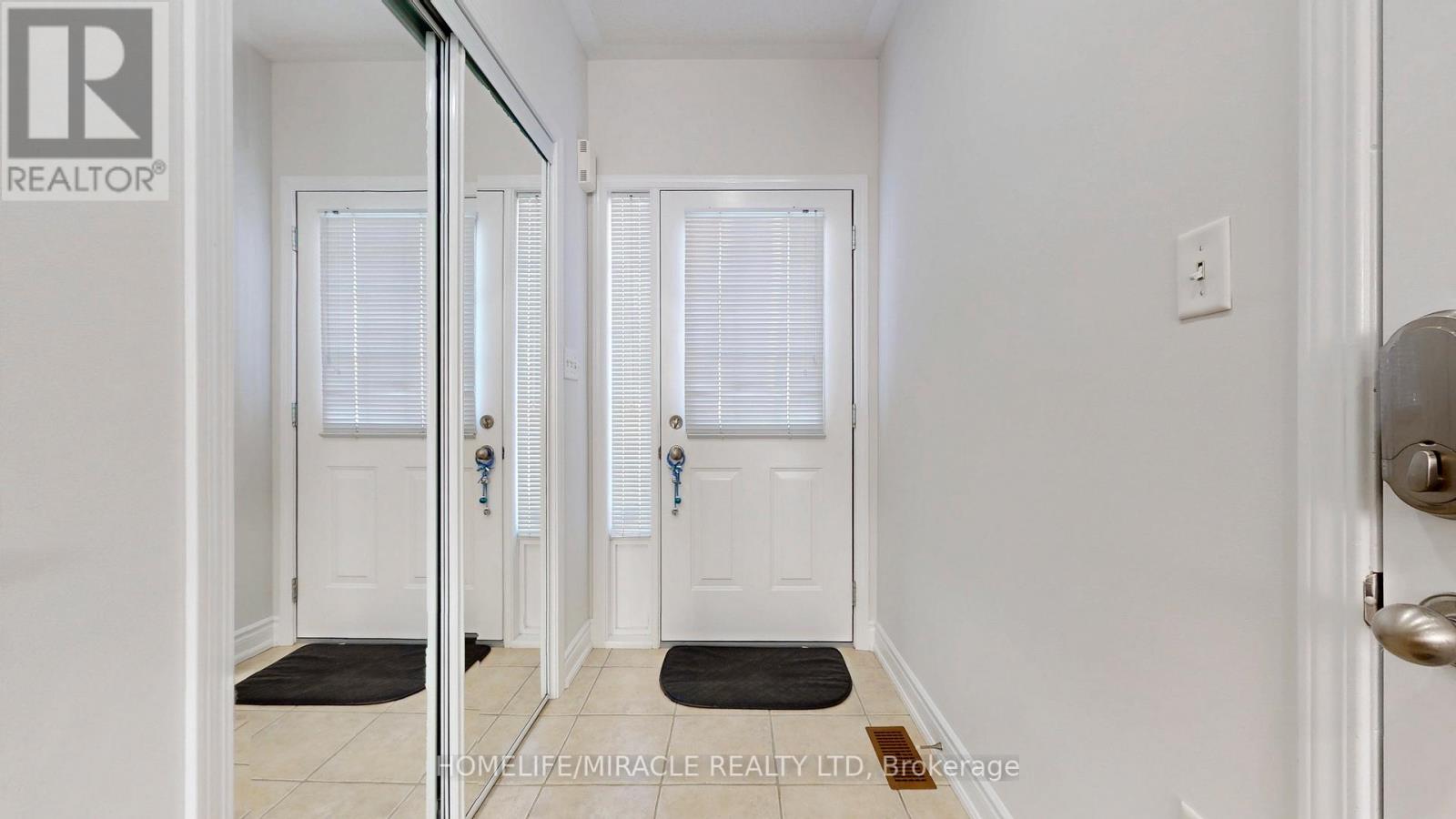 54 Dougherty Crescent, Whitchurch-Stouffville, Ontario  L4A 0A1 - Photo 4 - N12434378