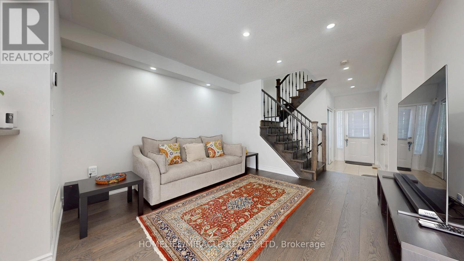 54 Dougherty Crescent, Whitchurch-Stouffville, Ontario  L4A 0A1 - Photo 6 - N12434378