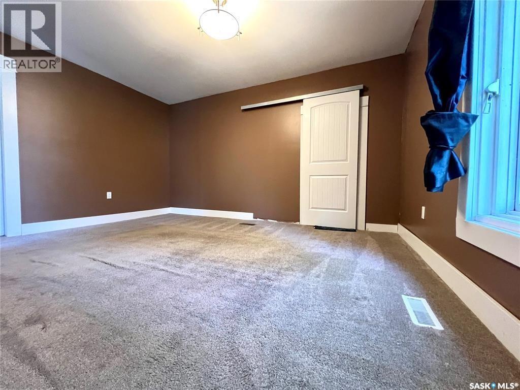 82 3rd Avenue E, Central Butte, Saskatchewan  S0H 0T0 - Photo 10 - SK019703