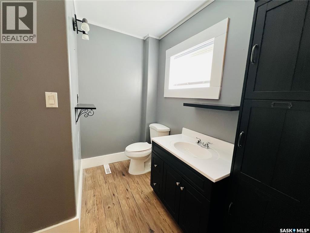 82 3rd Avenue E, Central Butte, Saskatchewan  S0H 0T0 - Photo 13 - SK019703