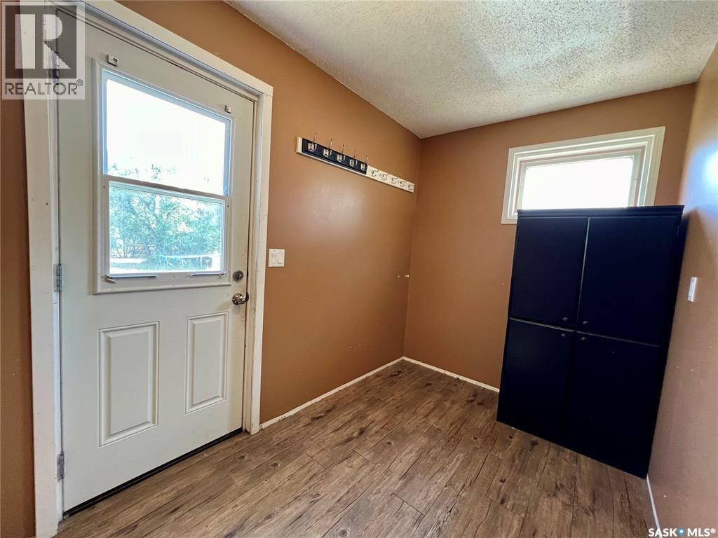 82 3rd Avenue E, Central Butte, Saskatchewan  S0H 0T0 - Photo 2 - SK019703