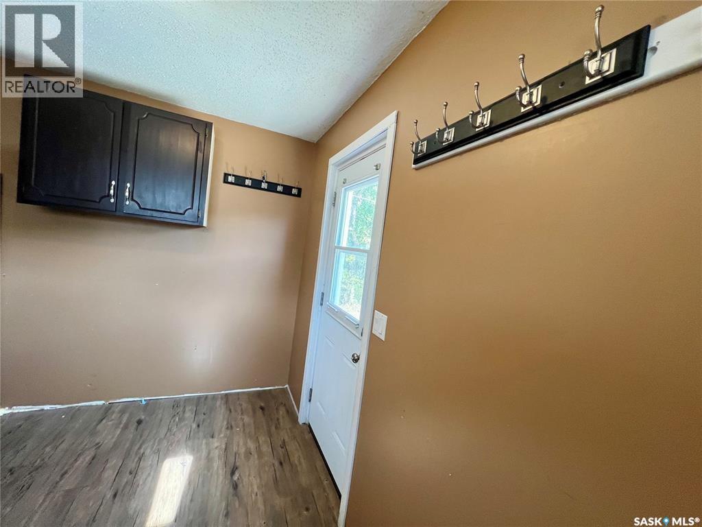 82 3rd Avenue E, Central Butte, Saskatchewan  S0H 0T0 - Photo 3 - SK019703