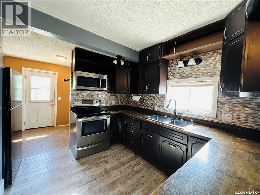 82 3rd Avenue E, Central Butte, Saskatchewan  S0H 0T0 - Photo 5 - SK019703