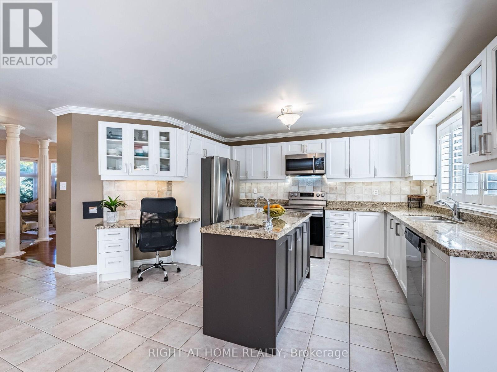 2204 Carpenters Circle, Oakville, Ontario  L6M 3C7 - Photo 14 - W12435804