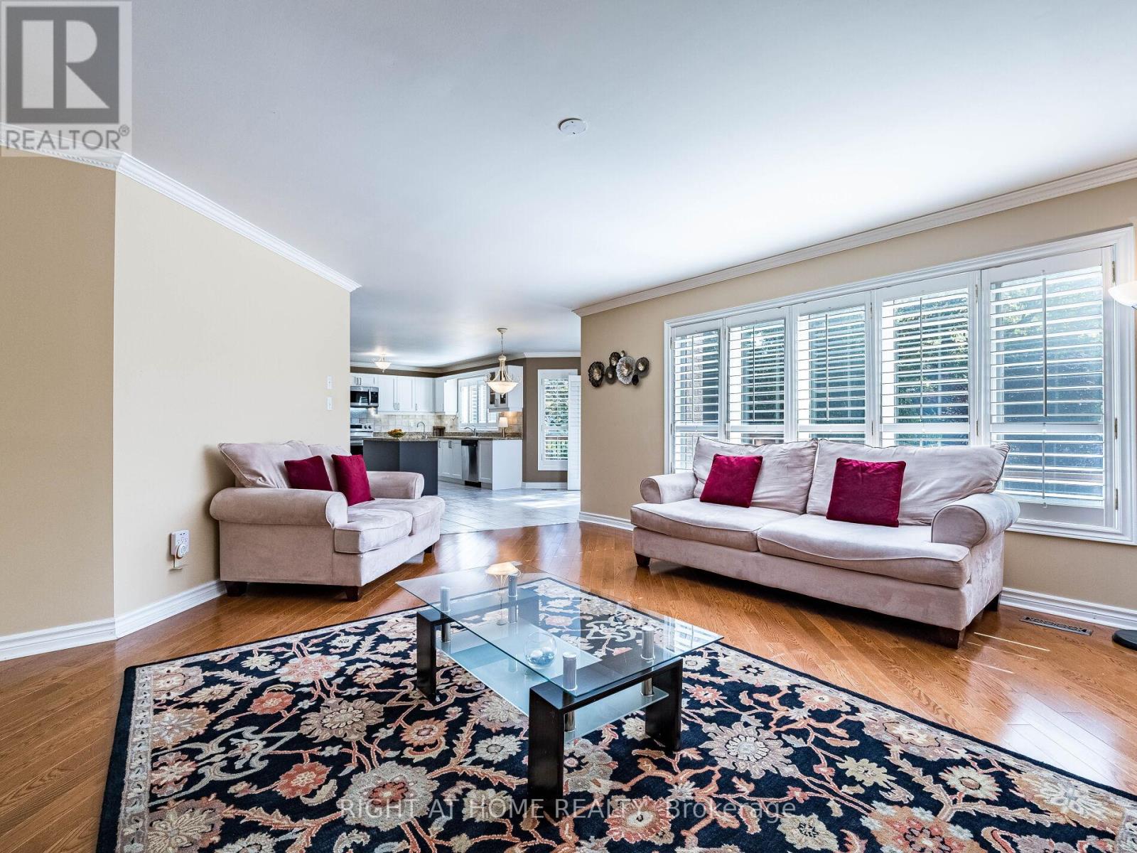 2204 Carpenters Circle, Oakville, Ontario  L6M 3C7 - Photo 17 - W12435804