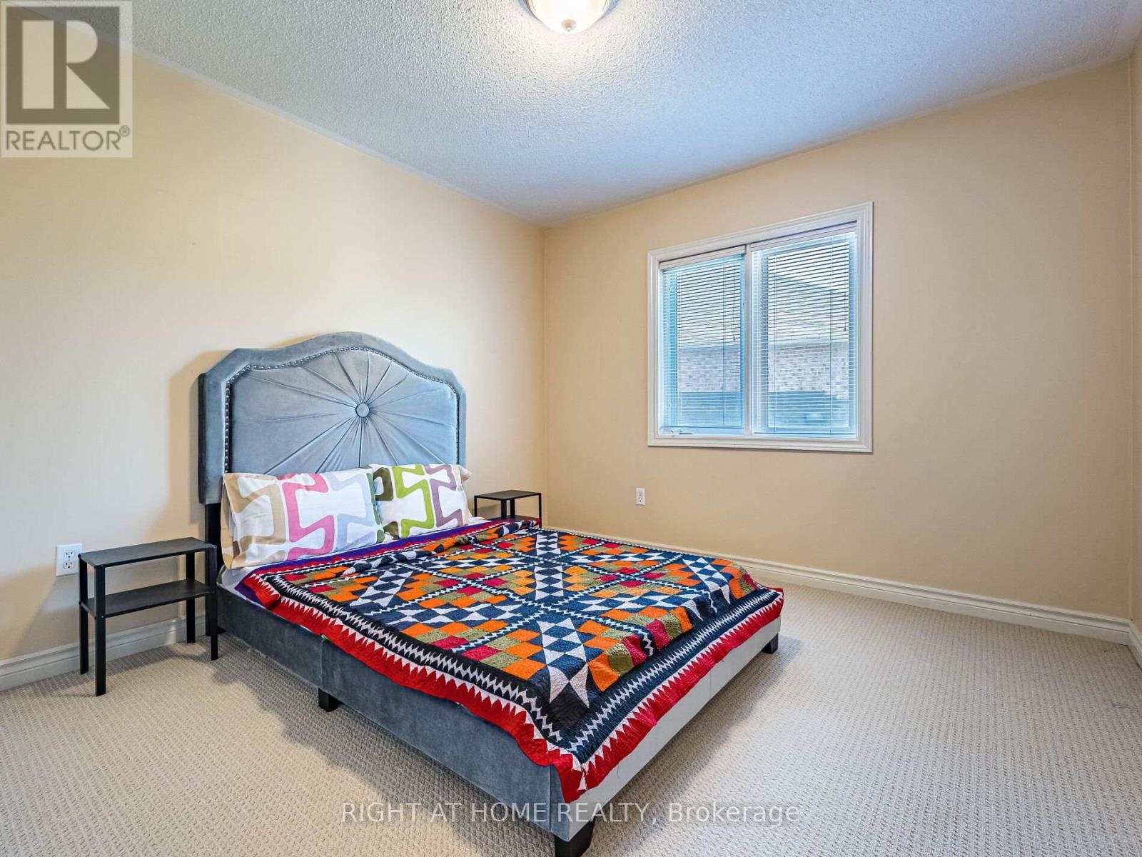 2204 Carpenters Circle, Oakville, Ontario  L6M 3C7 - Photo 24 - W12435804