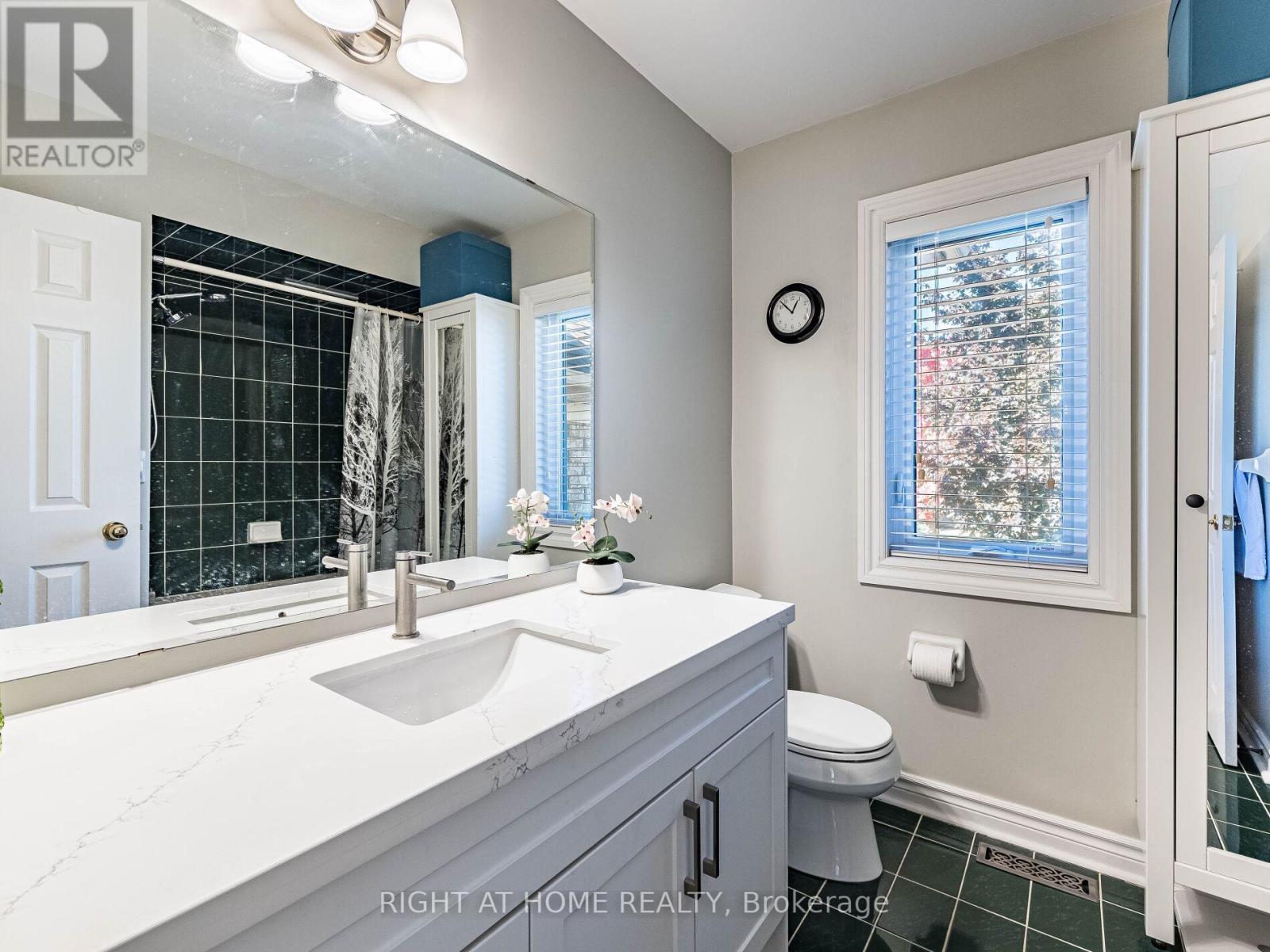 2204 Carpenters Circle, Oakville, Ontario  L6M 3C7 - Photo 25 - W12435804