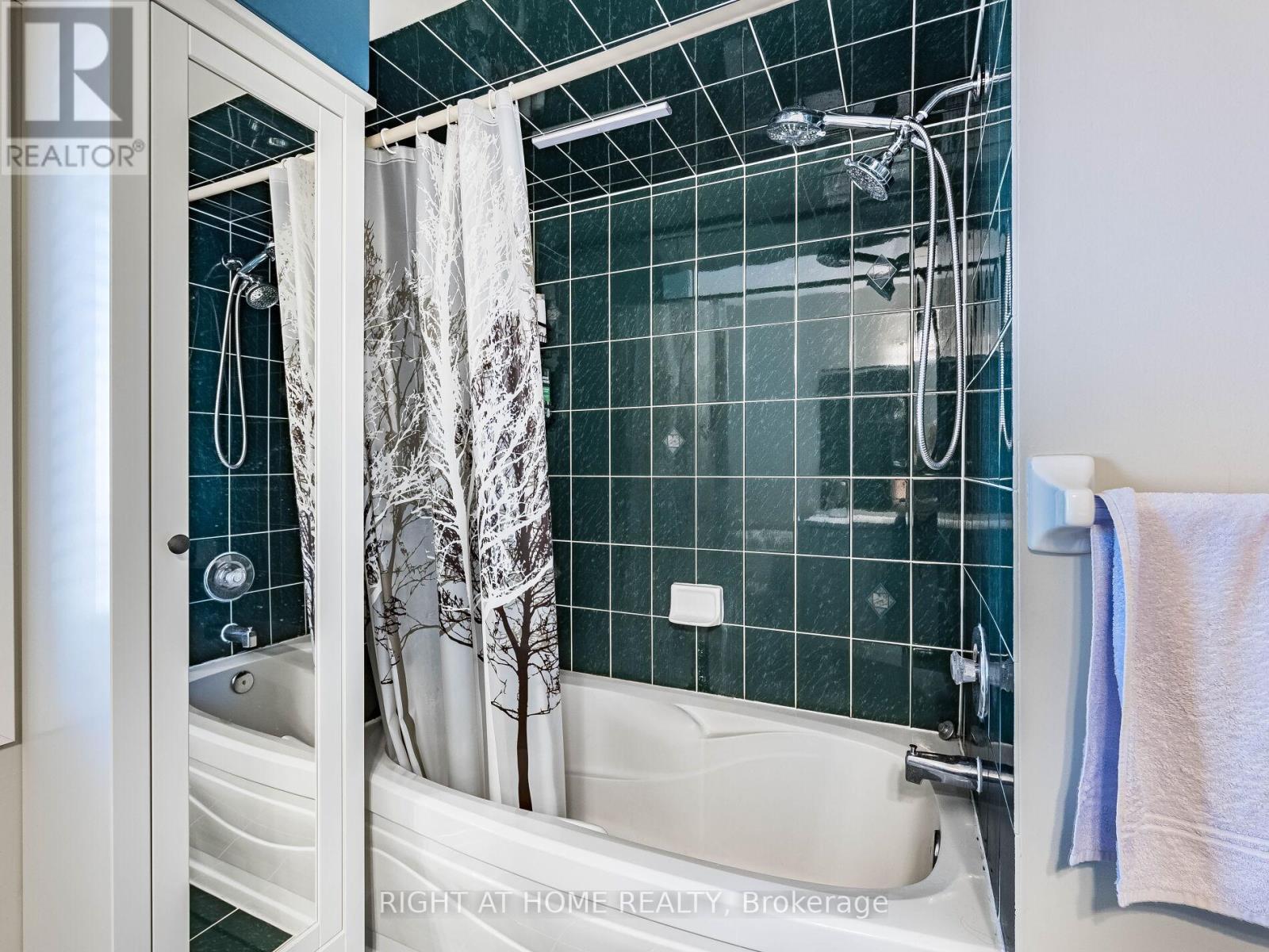 2204 Carpenters Circle, Oakville, Ontario  L6M 3C7 - Photo 26 - W12435804